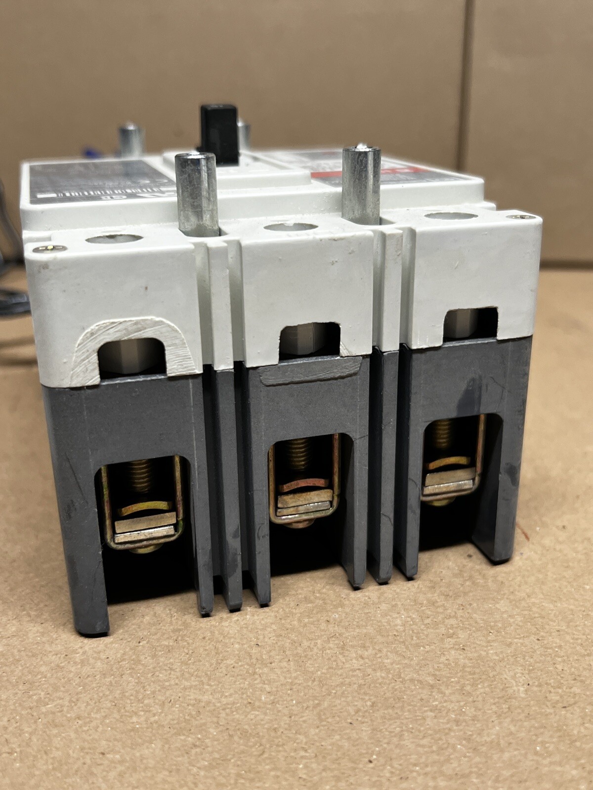 Cutler Hammer Circuit Breaker Series HMCP015E0C 15 amps 3 pole