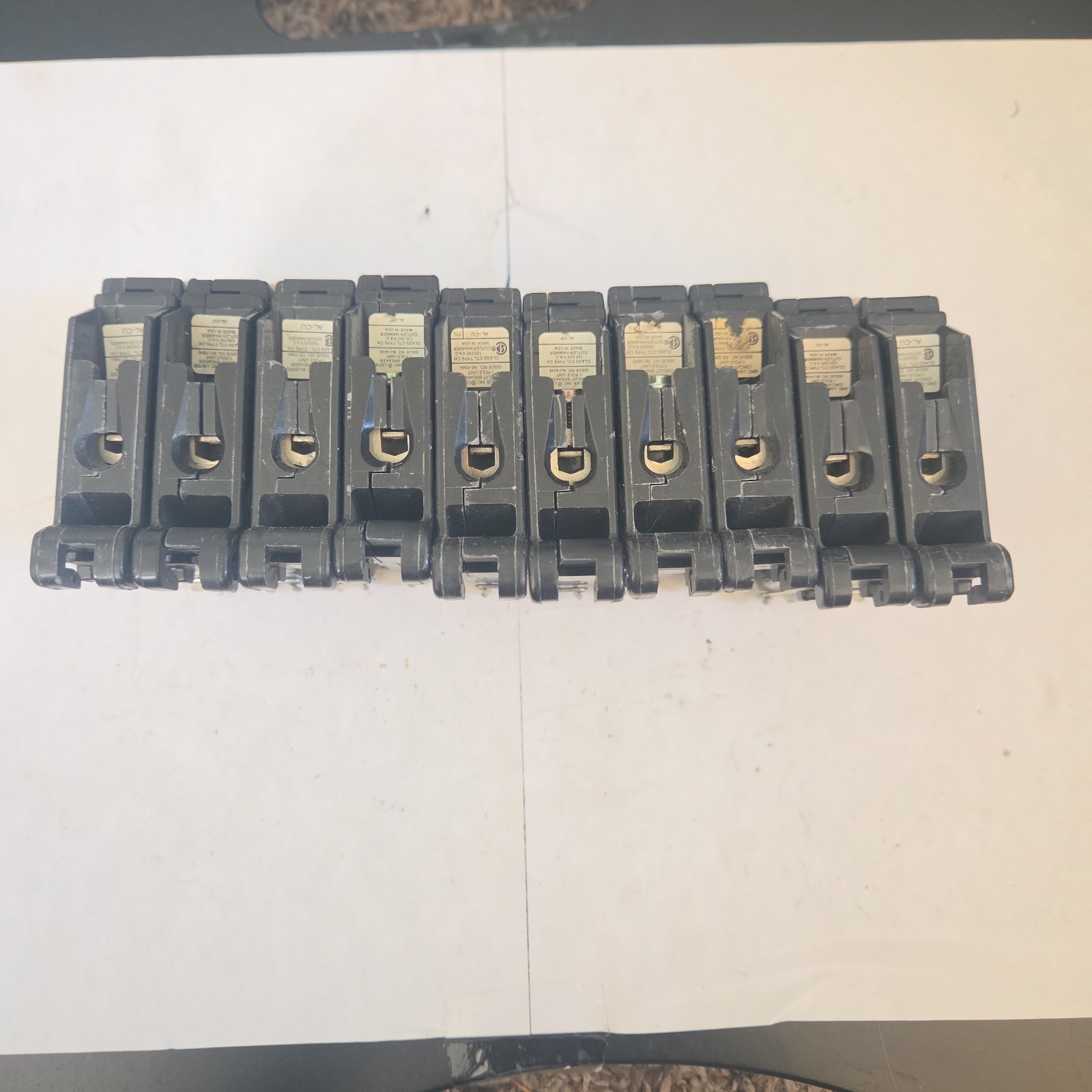 LOT OF 10 Cutler Hammer CH120 Swd Circuit Breakers 1 Pole 20 Amp Plastic Foot