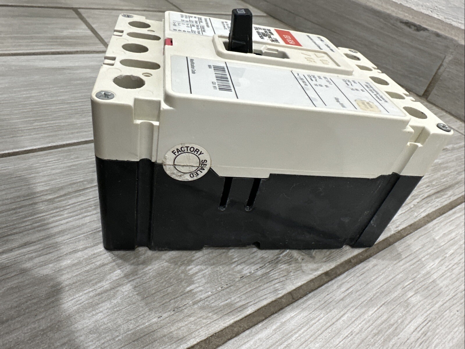 ⚡Eaton ED3200 Molded Case Circuit Breaker ED 65k 200 Amp 3-Pole 240 Vac 125 Vdc