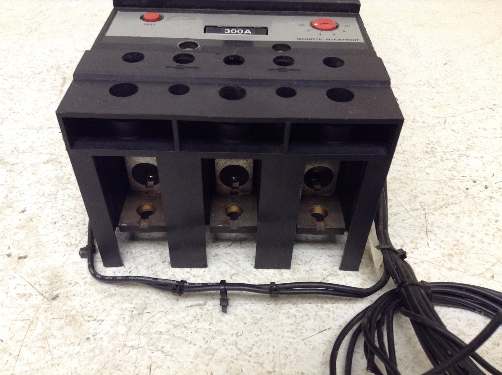 ABB UXAB 718530 R 999 JS aS 300 Amp 600 VAC 3 P Circuit Breaker UXAB718530R999