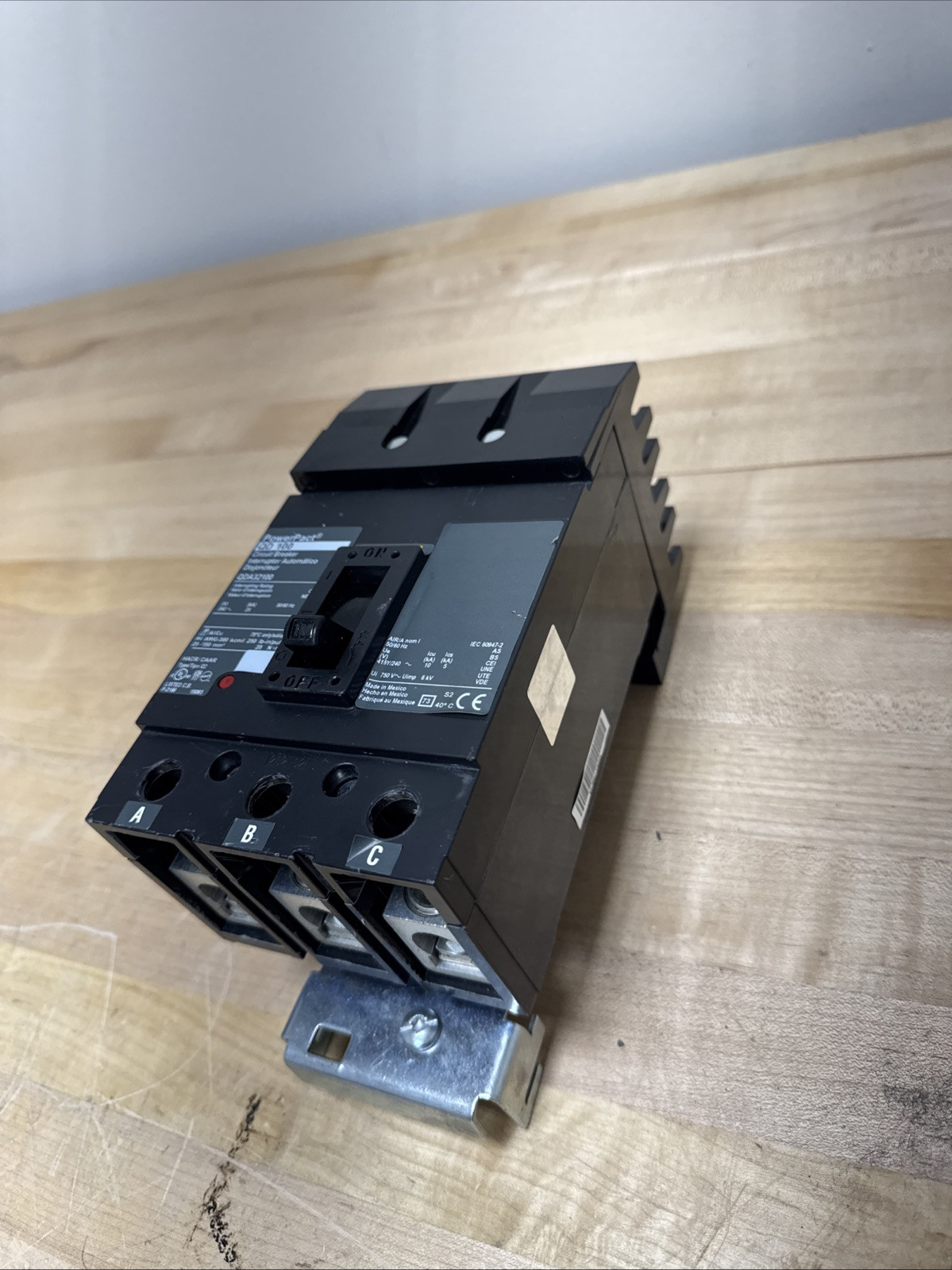 SQUARE D QDA32100 QDA I-LINE 3 POLE 100 AMP 240v CIRCUIT BREAKER POWERPACT