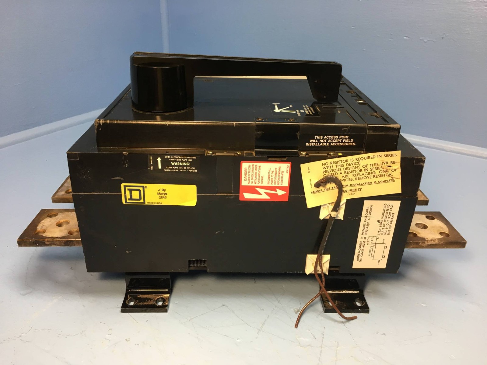 Square D PCF362500DC1680 2500A DC Circuit Breaker w Aux & UVR PCF362500 2500 Amp