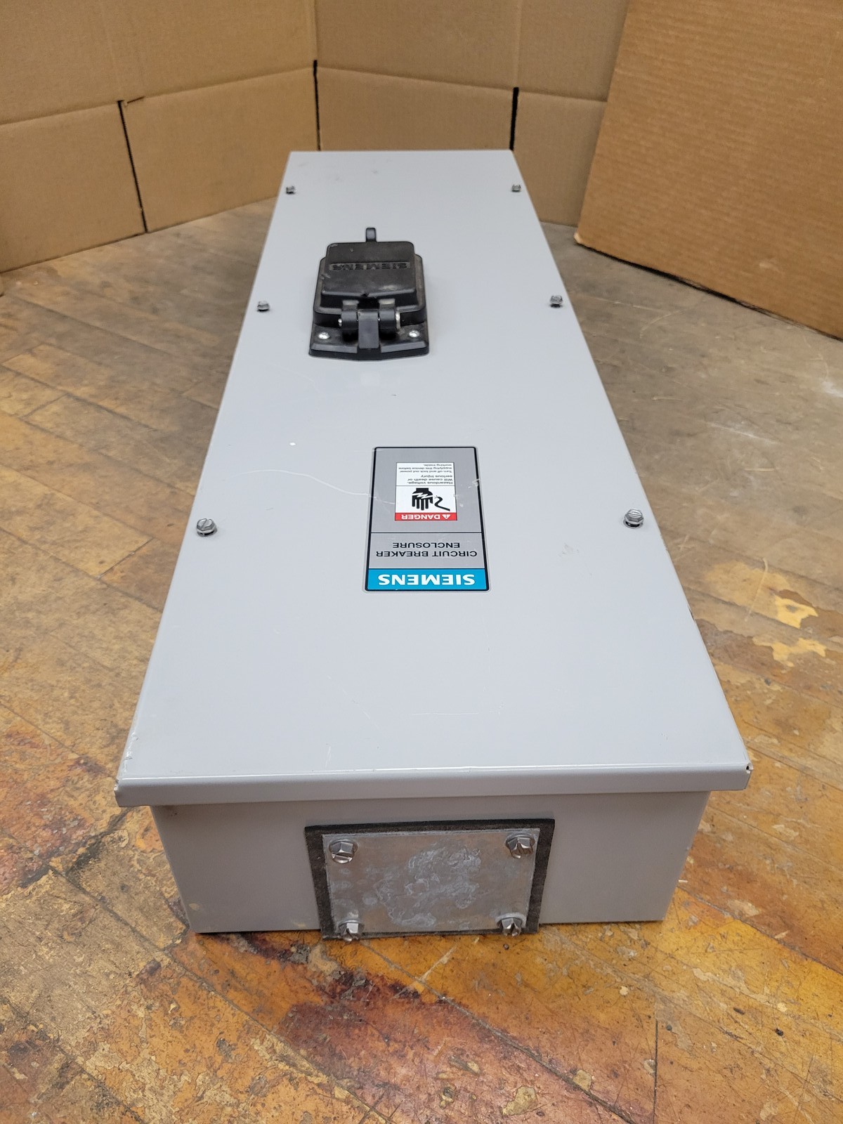 Siemens QR2N3R3 Circuit Breaker Enclosure 250A 240V 3P w Hardware