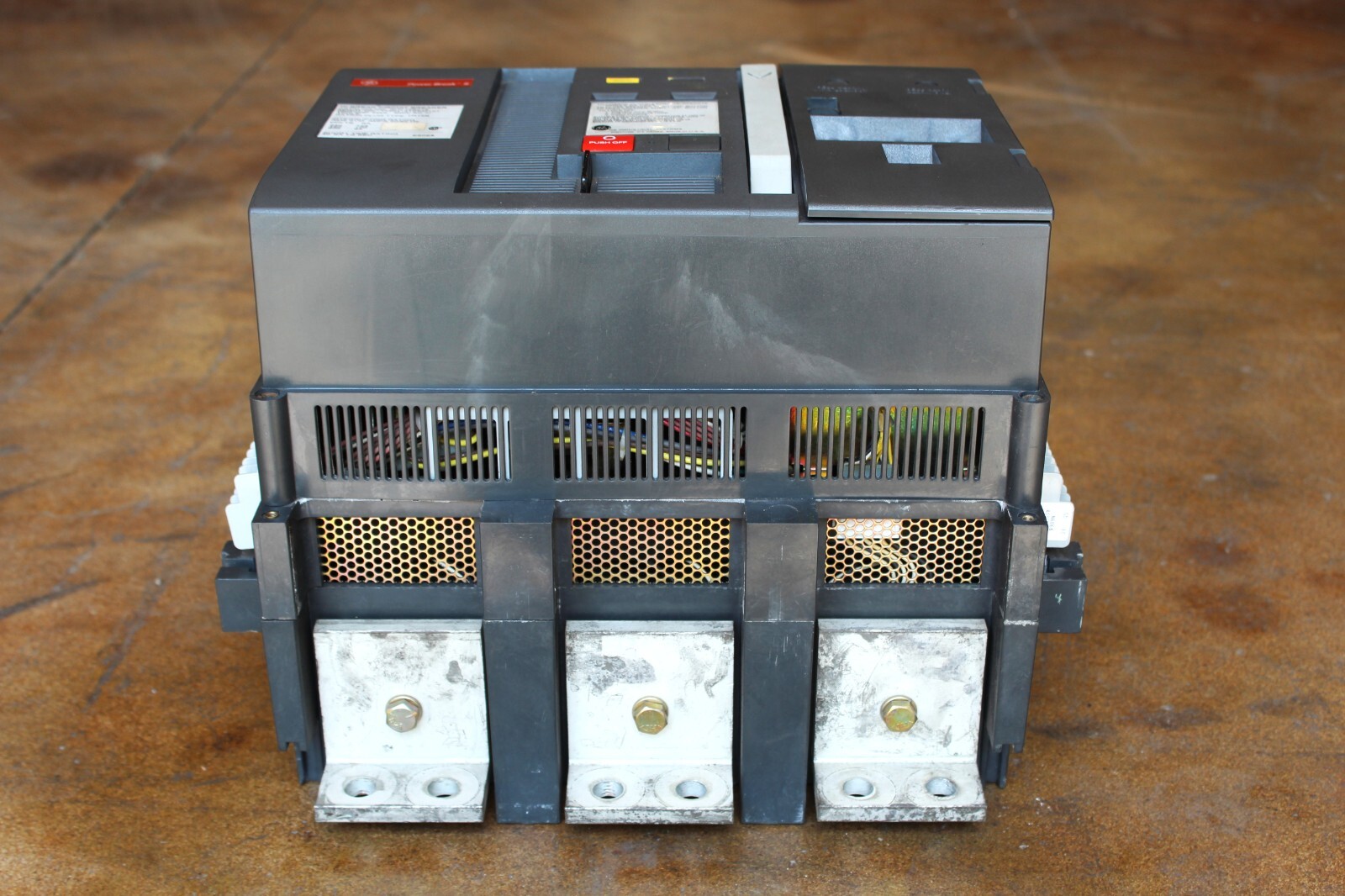 GE POWER BREAK II HI BRK 1600 AMP CIRCUIT BREAKER SHF16B216 – 600V AC 3 POLES