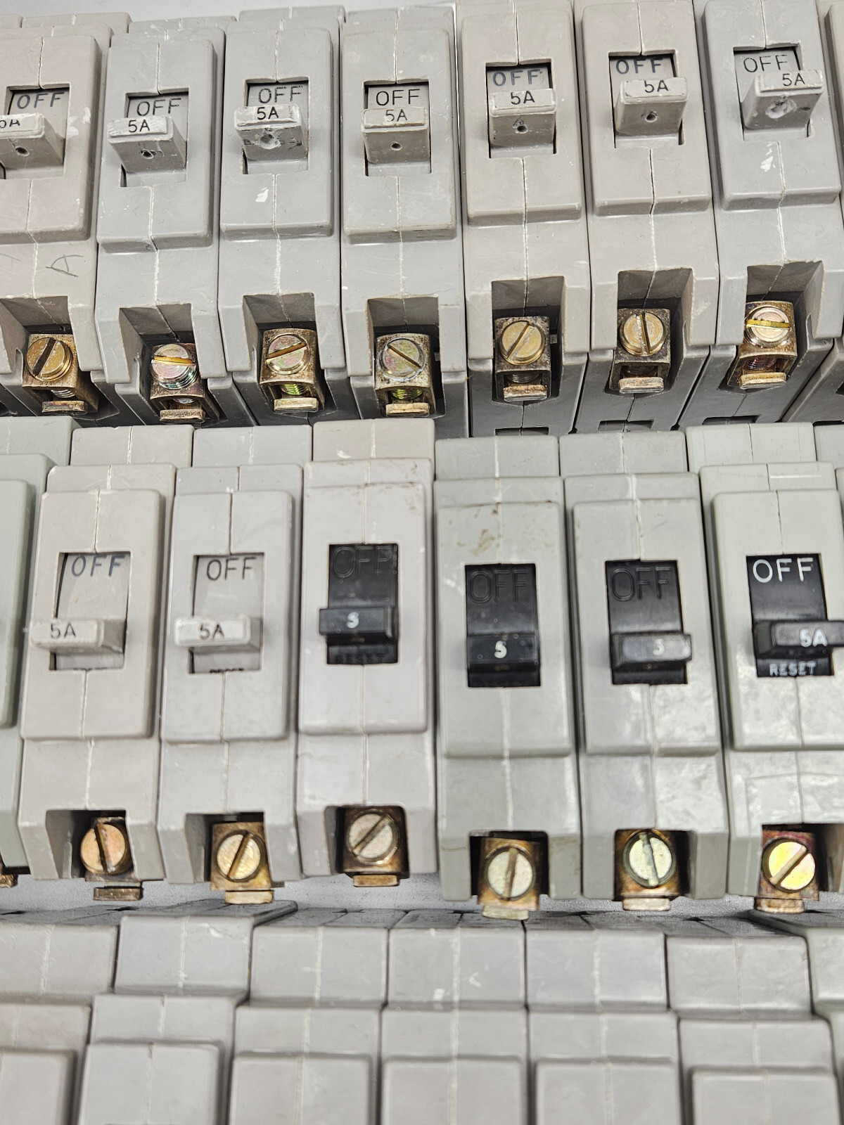 ALB-1 Breaker Lot – Includes a variety of 116 UNITS