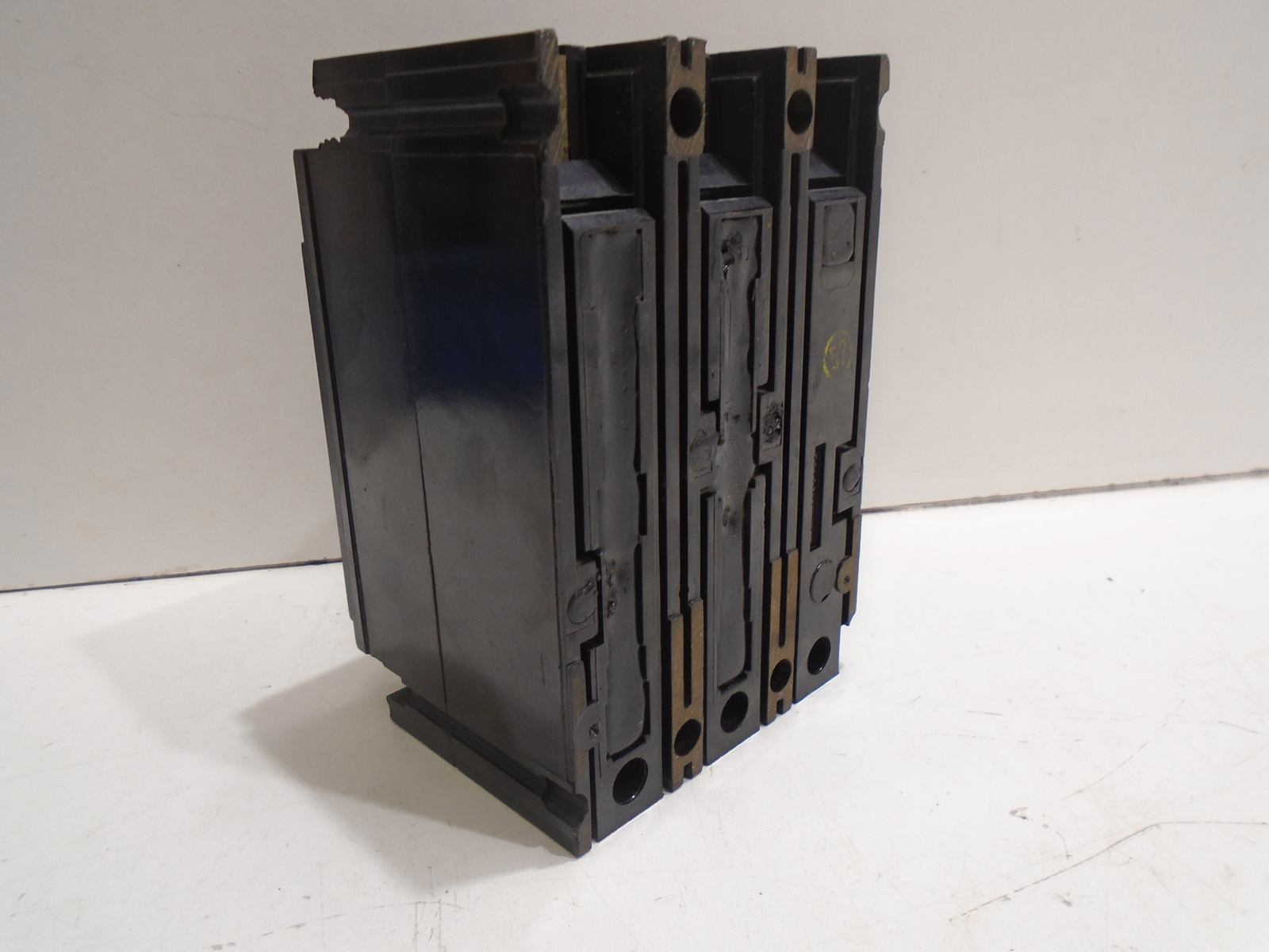 UNBRANDED CIRCUIT BREAKER 70 AMP 3-POLE 600 VAC