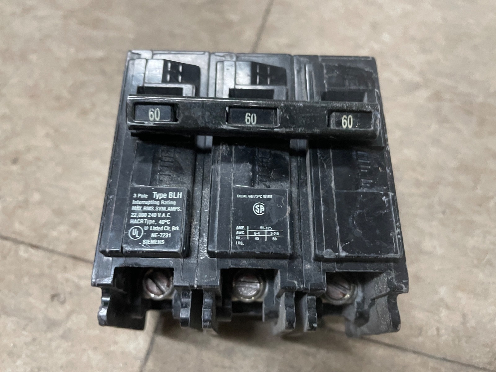SIEMENS NE-7231 CIRCUIT BREAKER 3-POLE 240V 60AMP