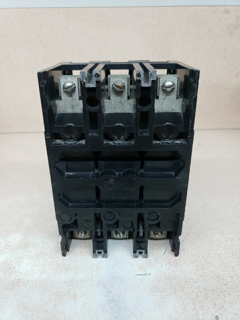 Cutler Hammer Eaton FS340015A 15 Amp Circuit Breaker chipped