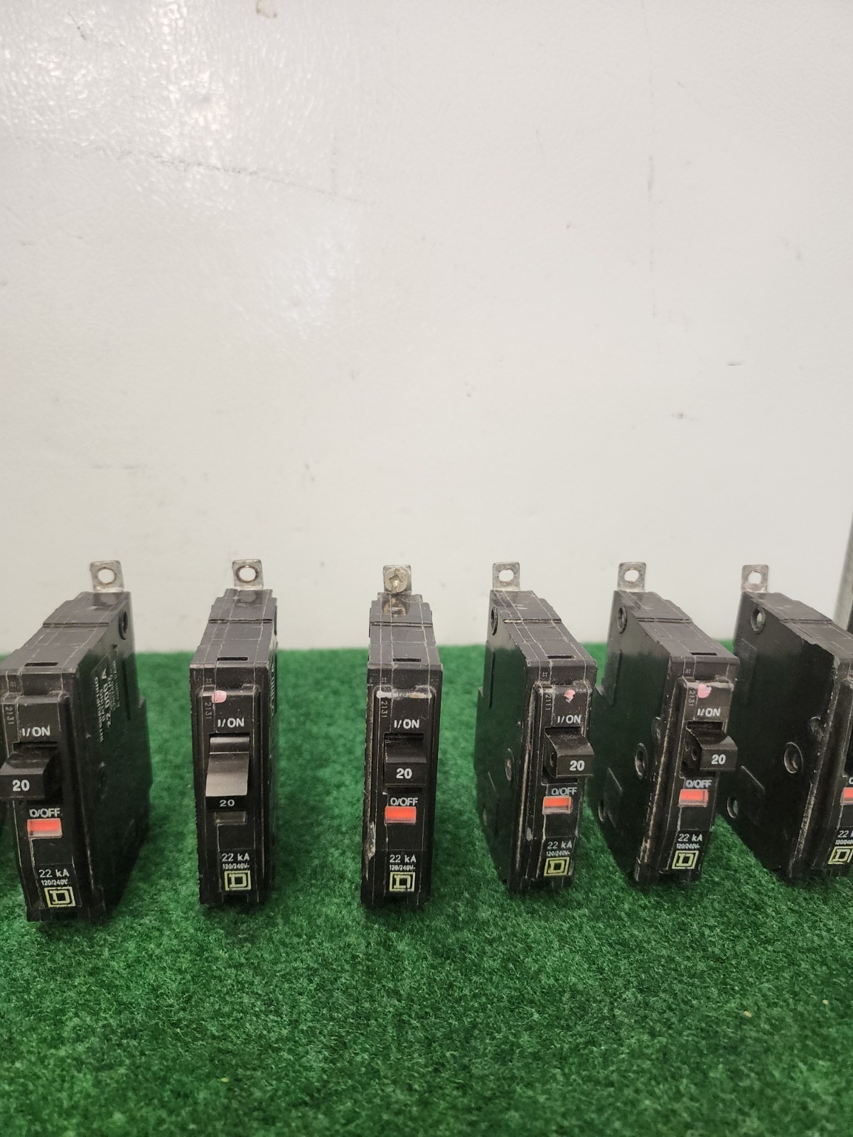 (11) Square D QOB120VH 20 Amp Single Pole 120 Volt 22kA Bolt-On Circuit Beaker
