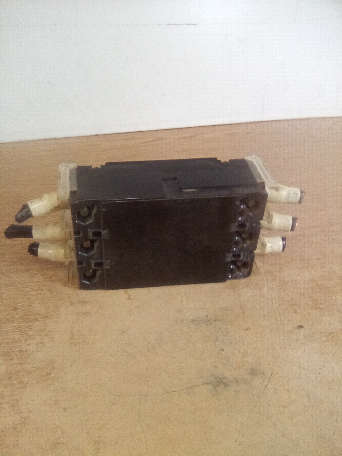 Fuji Auto Breaker 150A 3 Pole EA203B BB3GEB-150 AC690V DC250V
