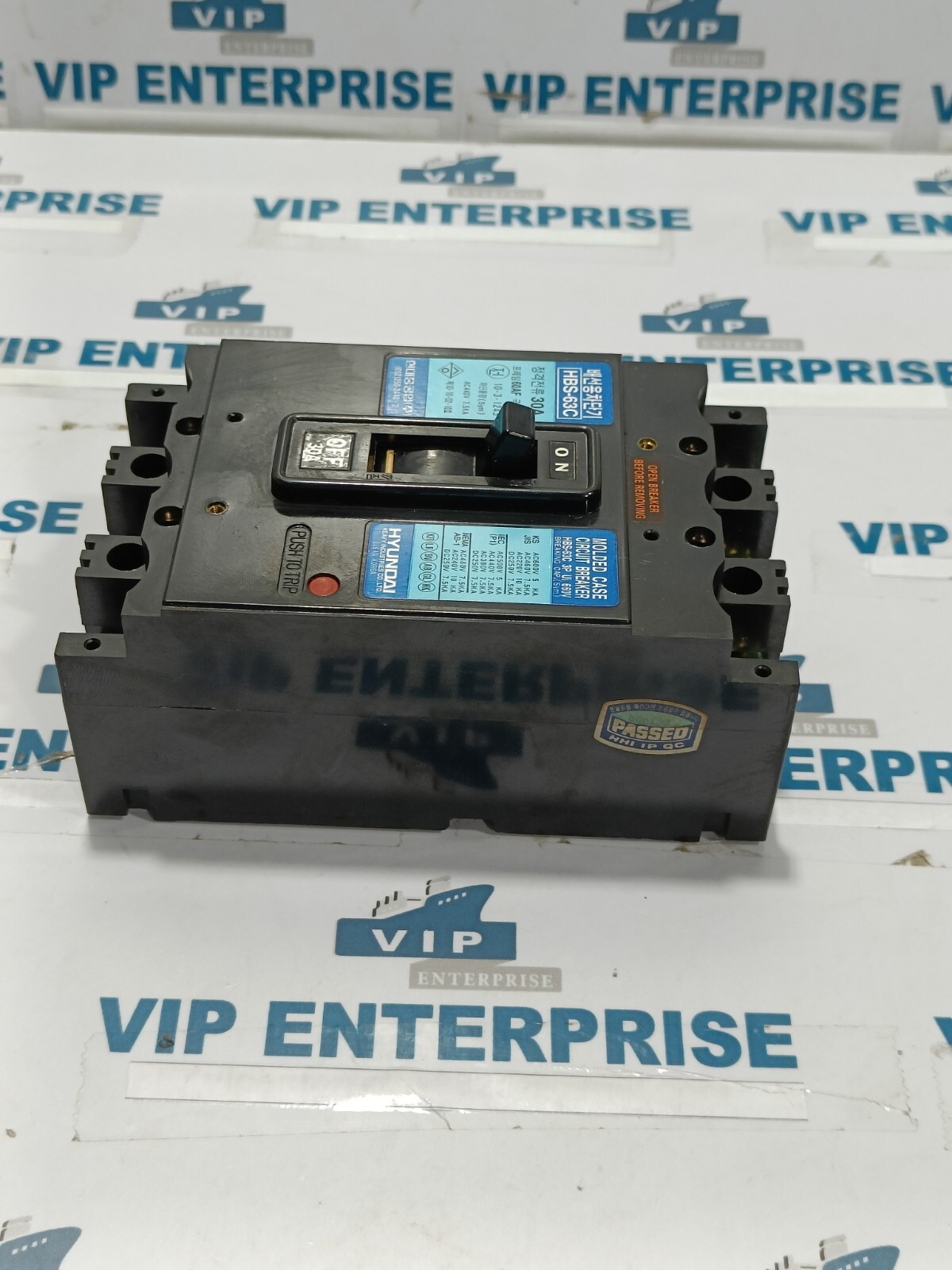 HYUNDAI HBS-63C CIRCUIT BREAKER 30AMP FREE FAST SHIPPING