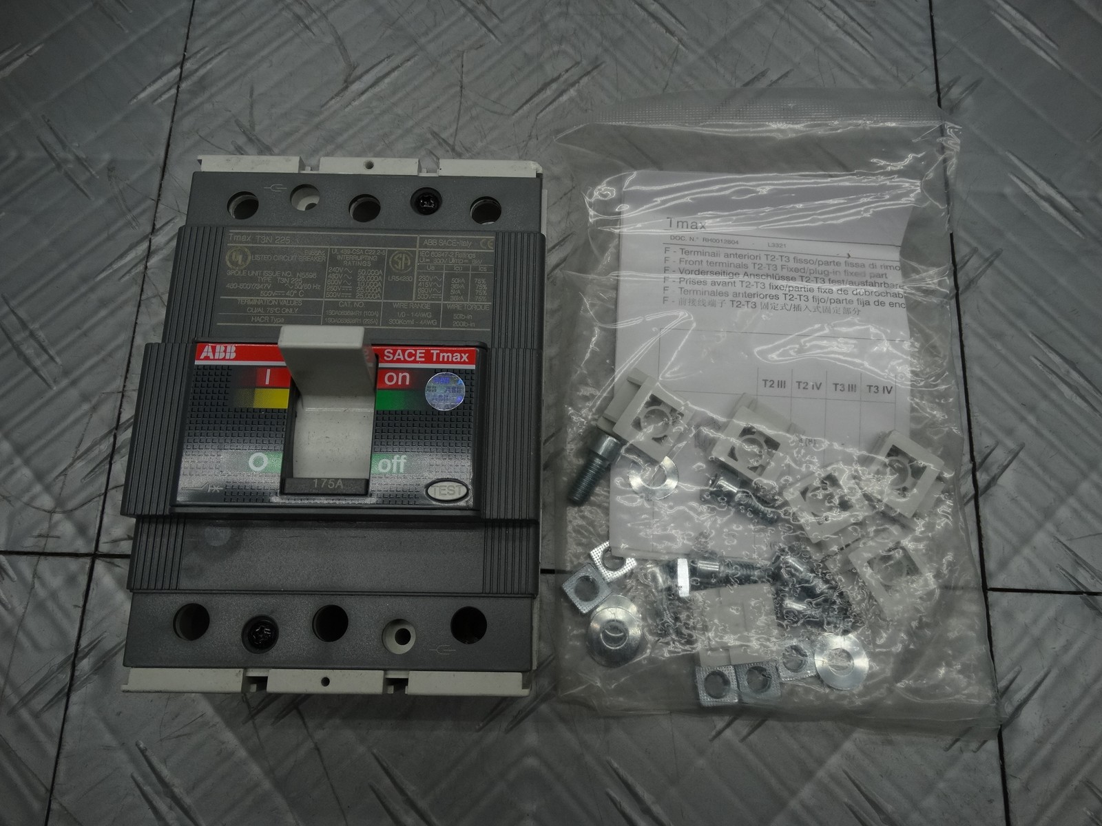 ABB SACE Tmax T3N 175 Amp 3 Pole 600V Circuit Breaker w/ Aux Switch T3N175TW