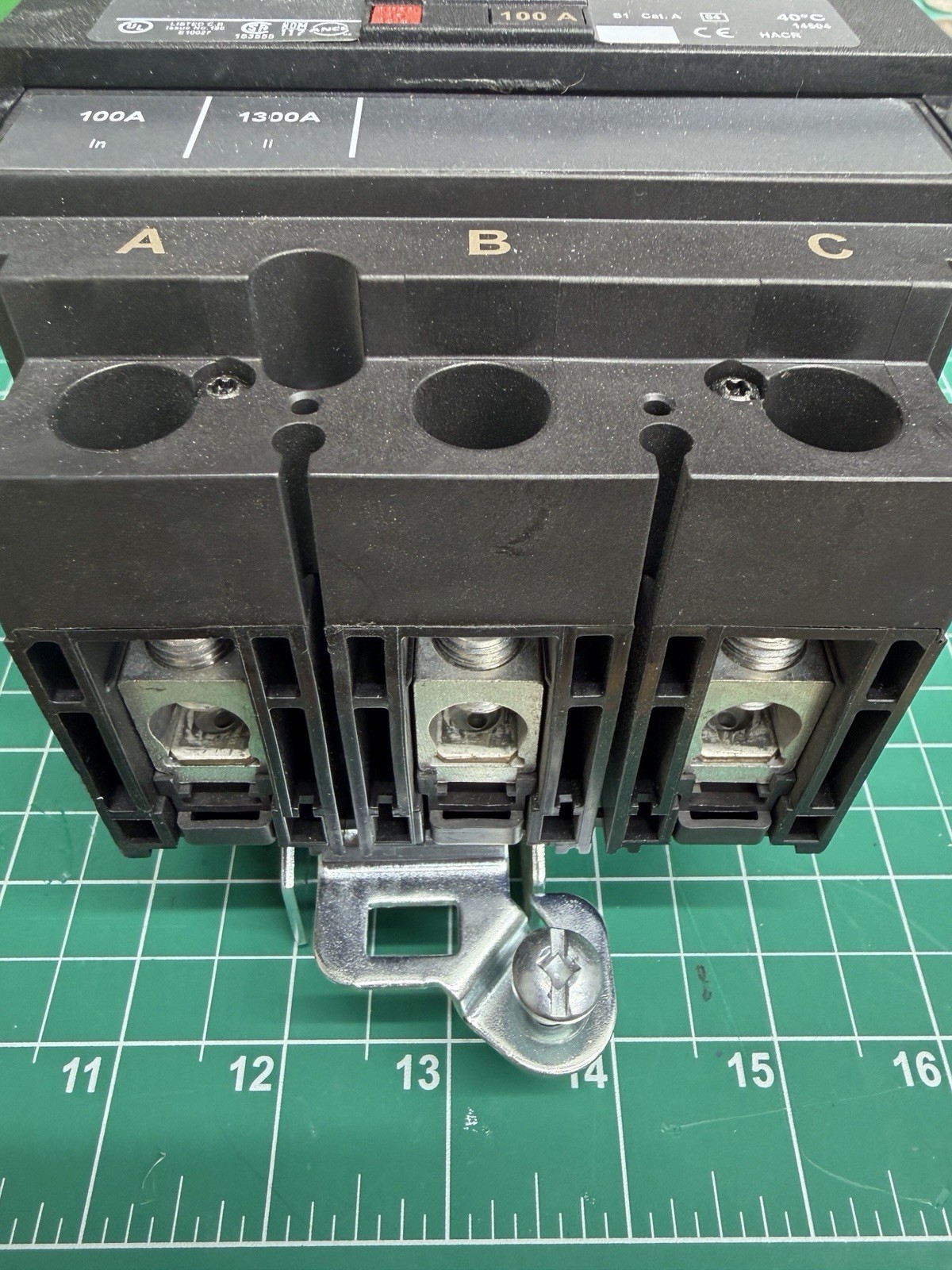 New- Square D – HJA36100 – Molded Case Circuit Breaker – 100A, 3-Pole No Box