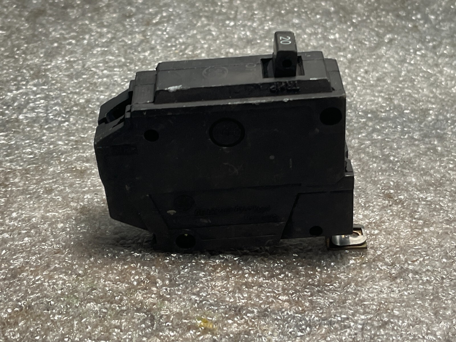 GE Circuit Breaker 1-Pole 20-Amp THQ TR IP