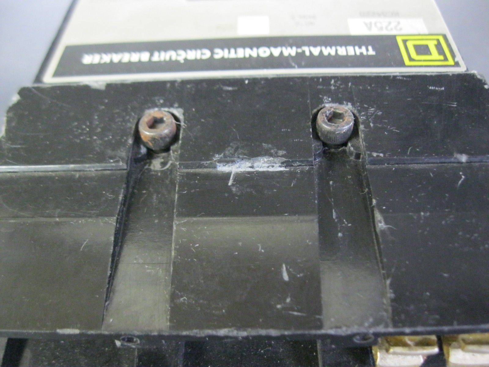 SQUARE D KC34225 225 amp 3 pole 65kA@ 480 V, I line Circuit Breaker molded case