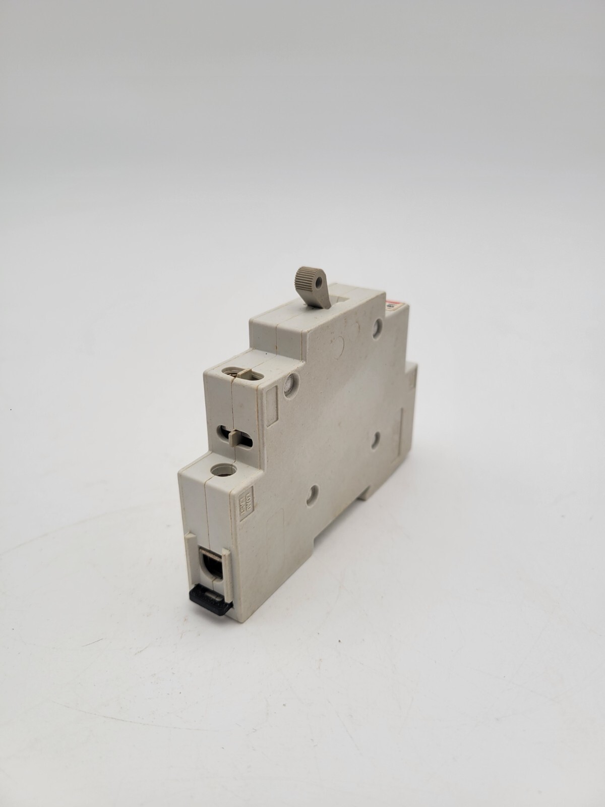 Cutler-Hammer SPHM1HM0002A Circuit Breaker 2 Amp 480 VAC 1 Pole DIN Rail Mount
