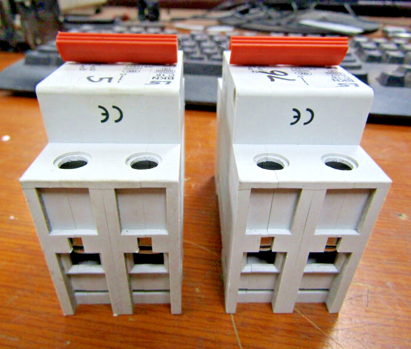 💥2) LS INDUSTRIAL SYSTEMS 16A CIRCUIT BREAKER 2 POLE 400 VAC BKN C 16 LOT OF 2