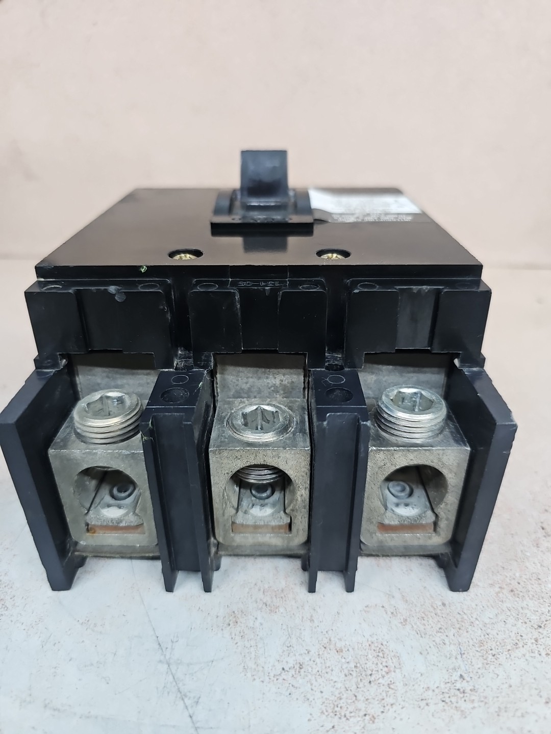 Square D – Q2L3200 – 200 Amp, 240 Volt, 3 Pole, 10K, Circuit Breaker