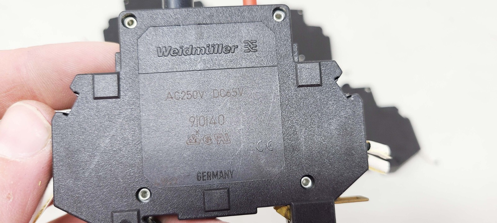 (Lot of 4) Weidmuller 910140 Circuit Breaker, AC250V, DC65V