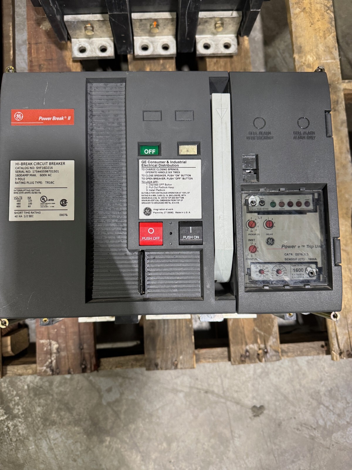 GE Power Break II SHF SHF16D216 3 Pole 1600 Amp 600v Circuit Breaker D216LIT2 LI