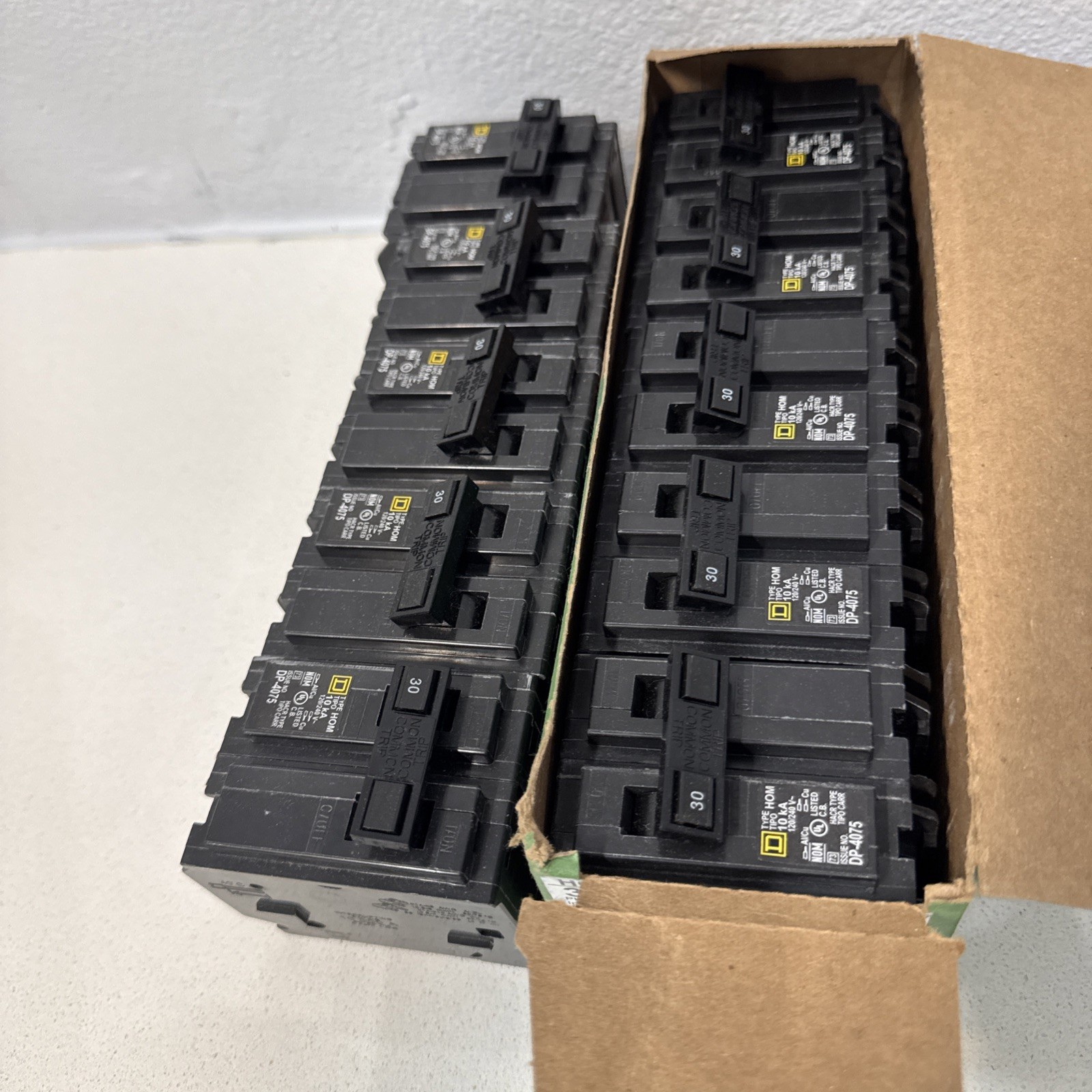 Square D HOM230 Plug-In Circuit Breaker 2-Pole 30-Amp 120/240v
