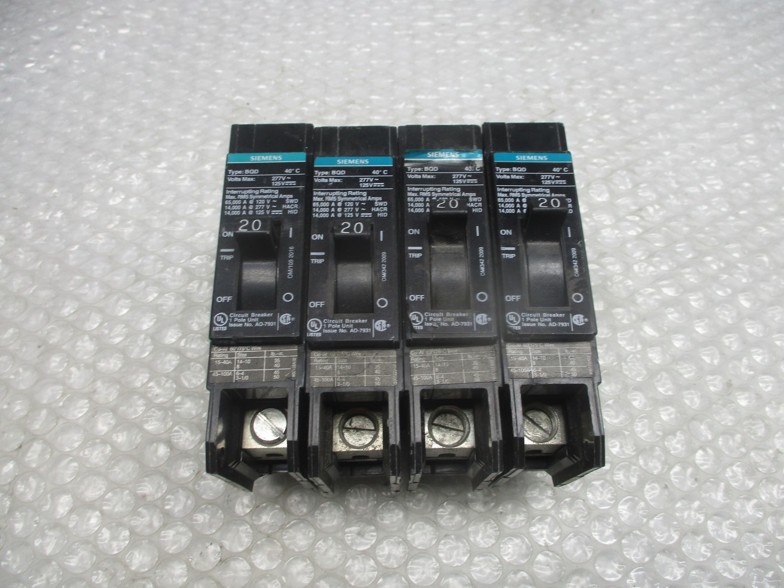 SIEMENS BQD120 BREAKER 1POLE 20AMP LOT OF 4 (AS PICTURED) UNMP
