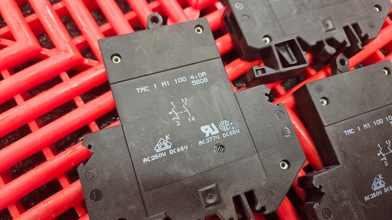 3 Phoenix Contact TMC 1 M1 100 10,0A Thermomagnetic Circuit Breaker