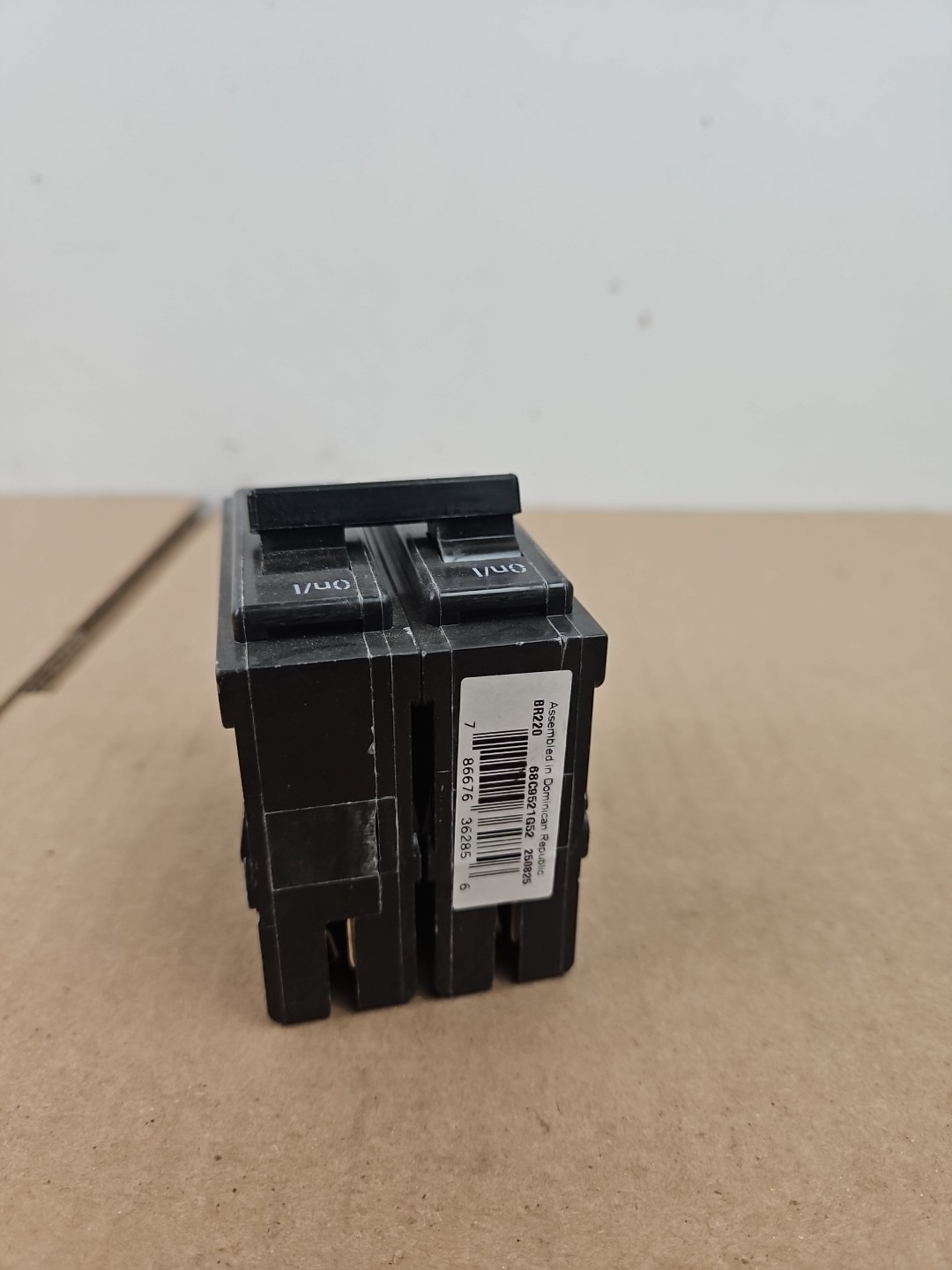 NEW EATON BR220 BR 20 Amp 120/240 Volts 2-Pole Circuit Breaker