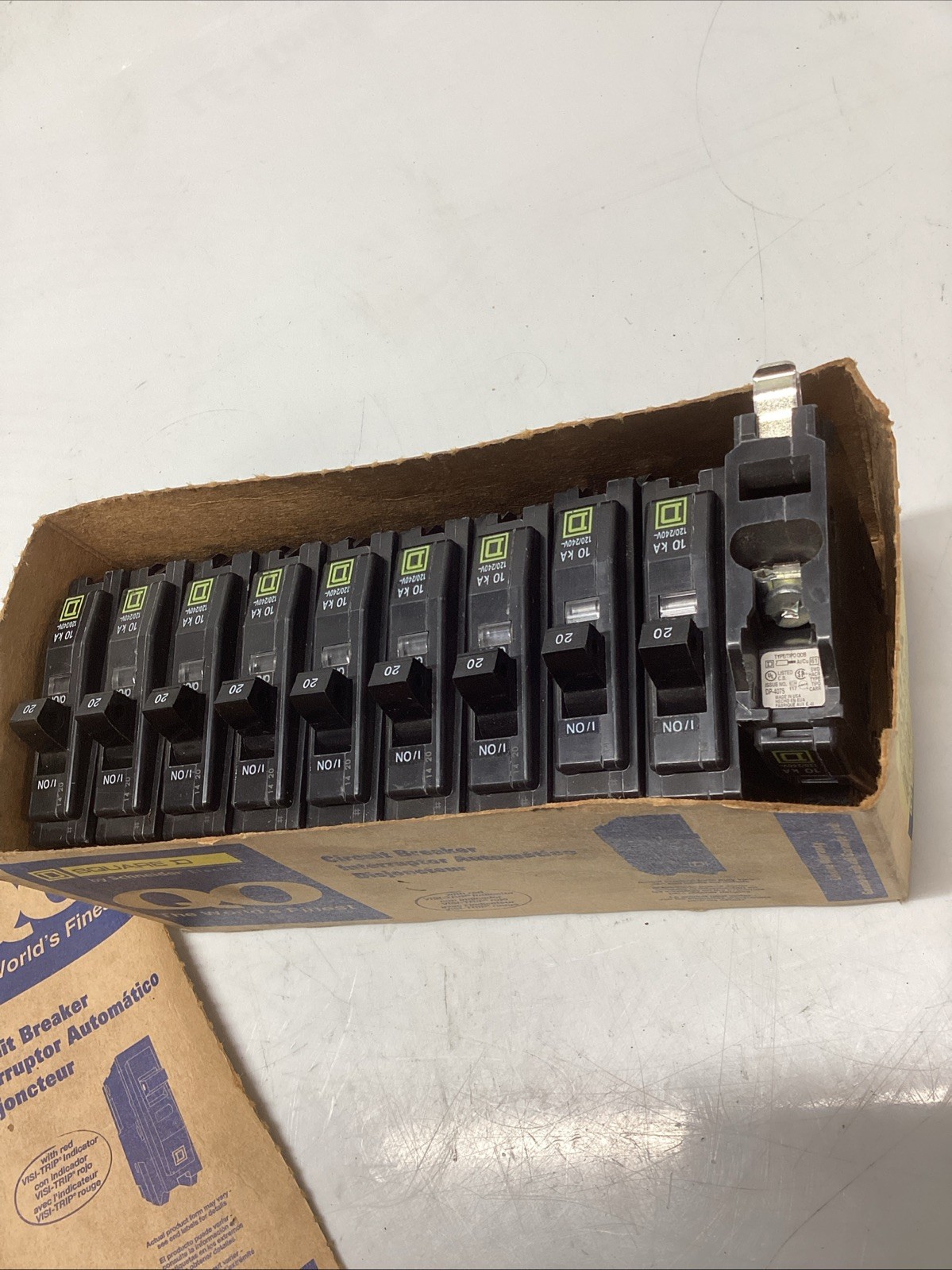 SQUARE D QOB120 circuit breaker Lot Of 10. U-556