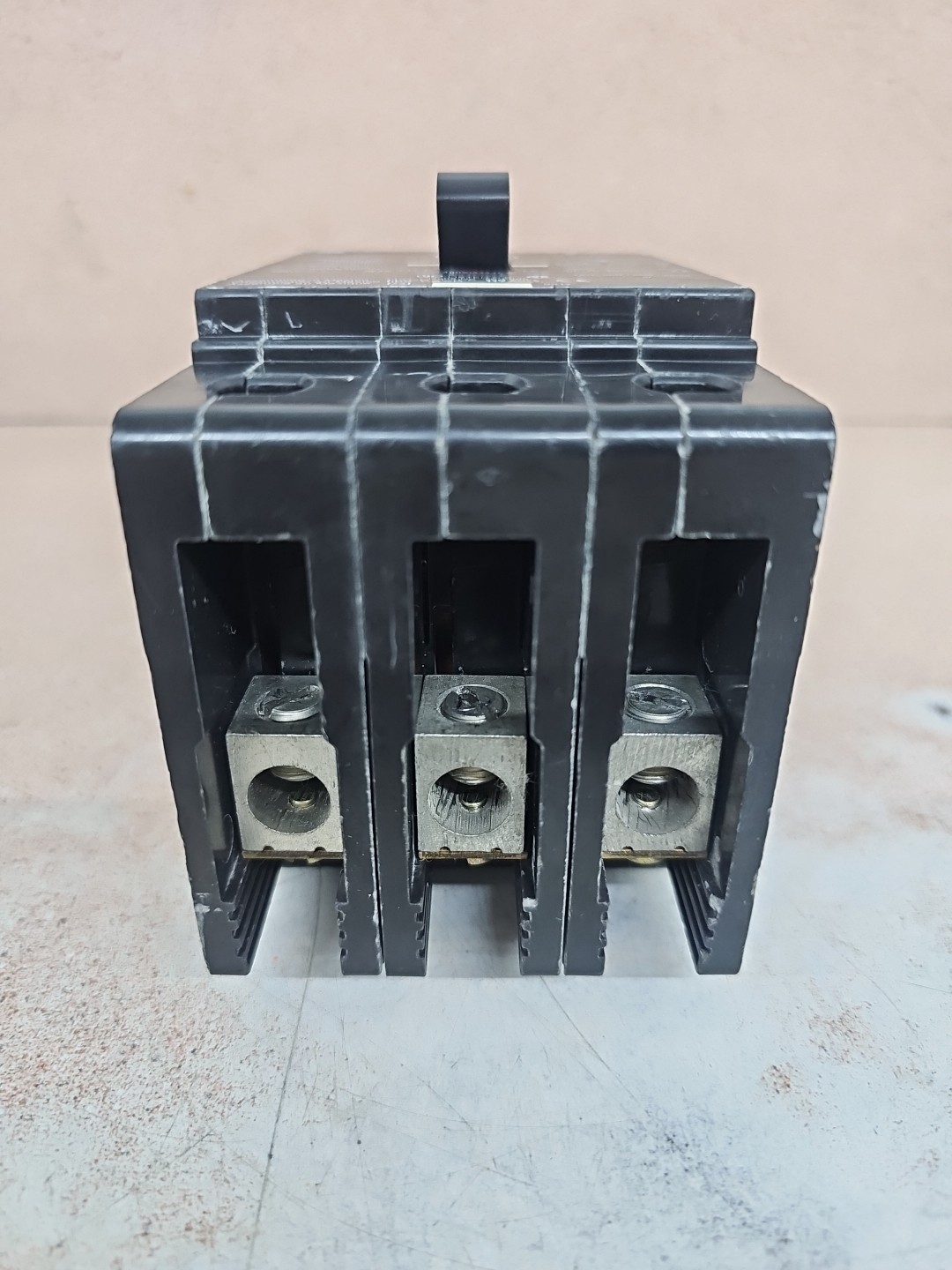 Square D EDB34060 60 Amp 3 Pole 277/480V EDB Circuit Breaker Bolt on See pics