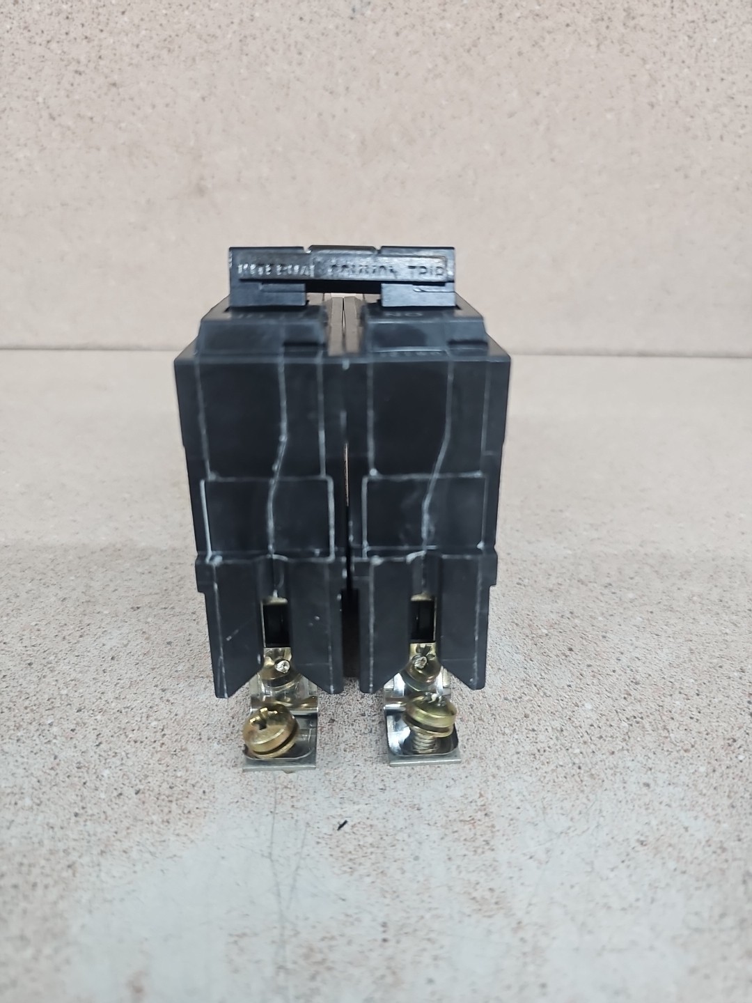 GE THQB2130 30 Amp 120/240 VAC 2 Pole Type THQB Bolt-On Circuit Breaker –