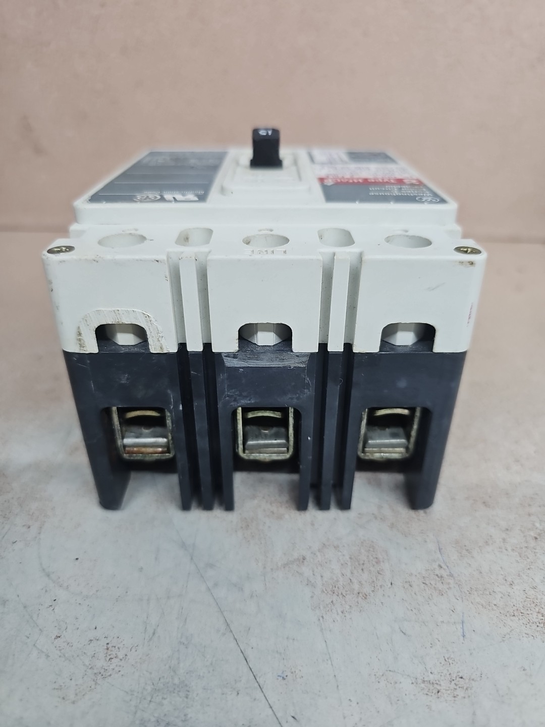 HMCP015E0C Eaton Circuit Breaker 15 Amps 3 Poles SEE PICS