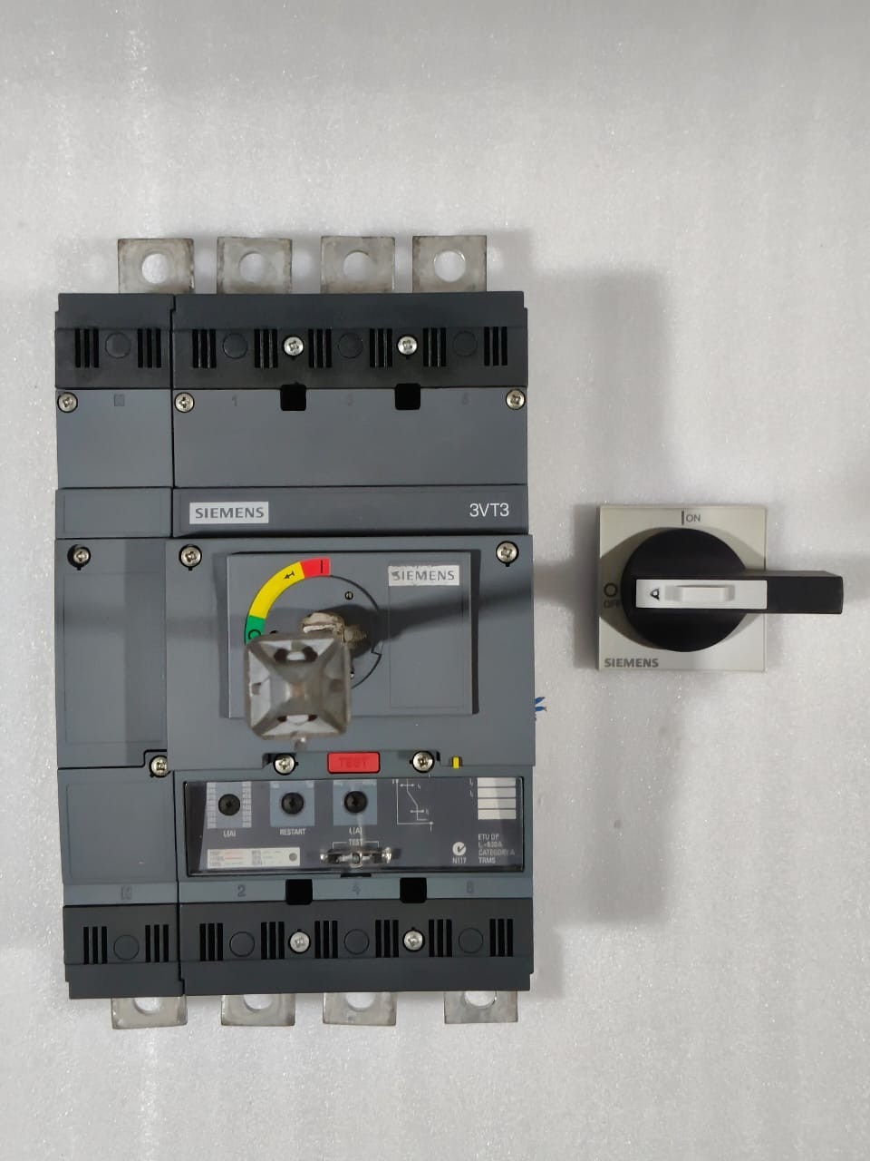 SIEMENS 3VT3 3VT9363-6ACOO CIRCUIT BREAKER 630AMP 4POLE 3VT3 FREE FAST SHIPPING