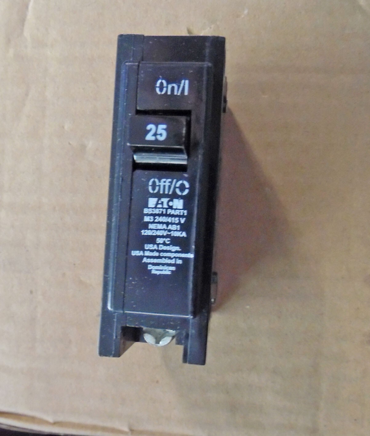 2 New Eaton HQP1025R3 25A 1 Pole 240/415V AC Type HQP Quicklag Circuit Breakers
