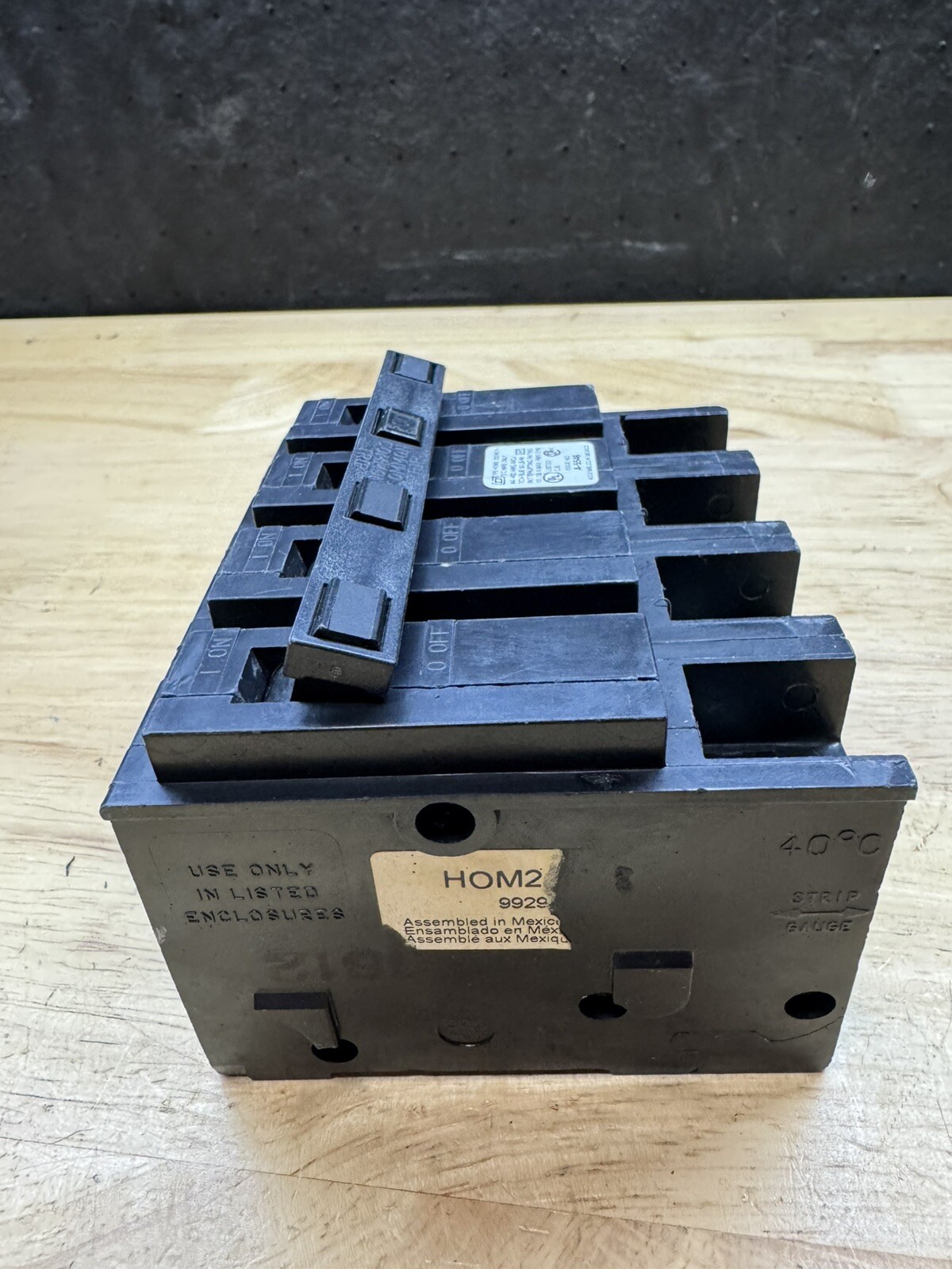 Square D HOM2200 2 Pole 200 Amp 240V Circuit Breaker Fully Functional Tested