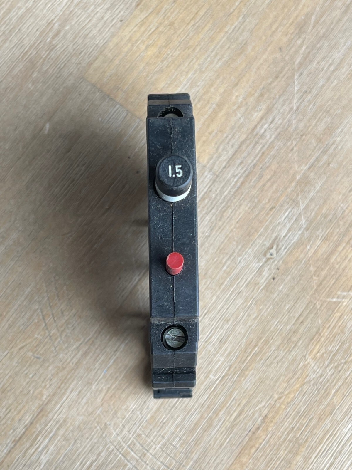 ALLEN BRADLEY 1492-GH015 MINIATURE CIRCUIT BREAKER 1.50A 250VAC 1 POLE