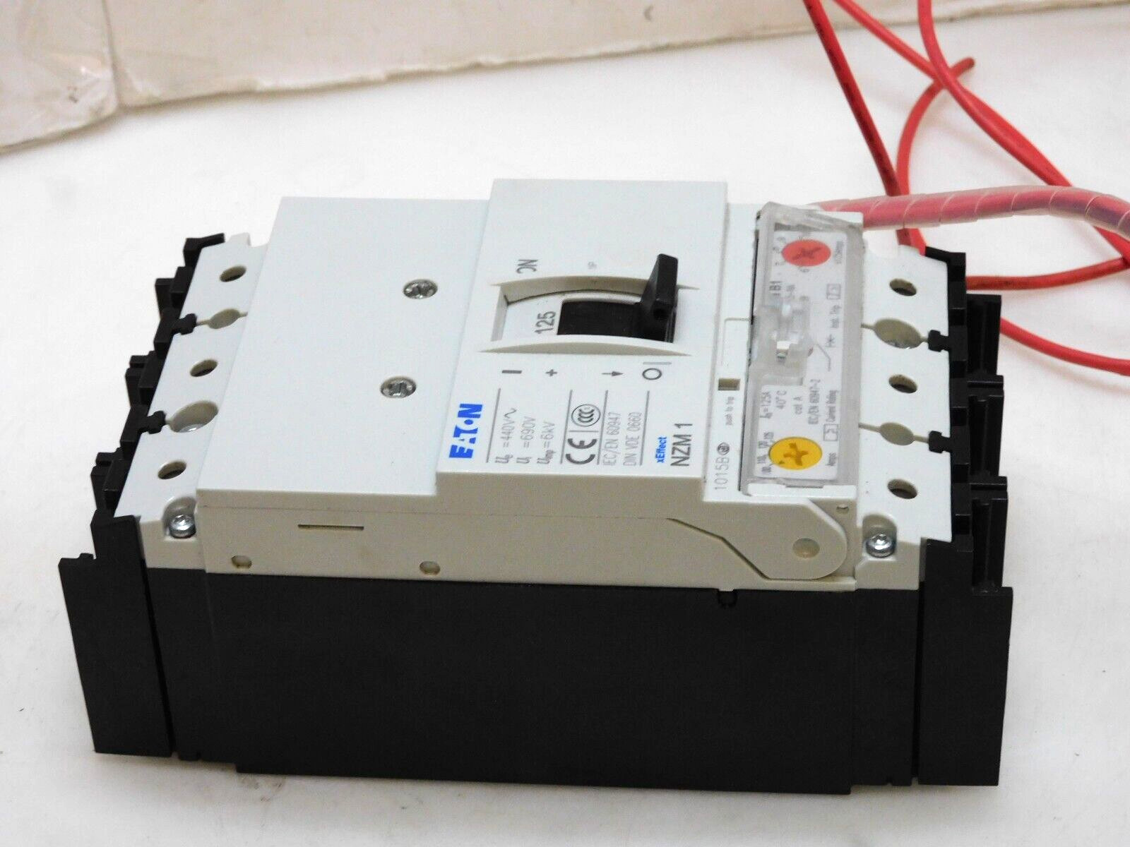 EATON NZM 1 125A CIRCUIT BREAKER NZMB1 100-125A 3P 3 POLE TRIP W/ SHUNT