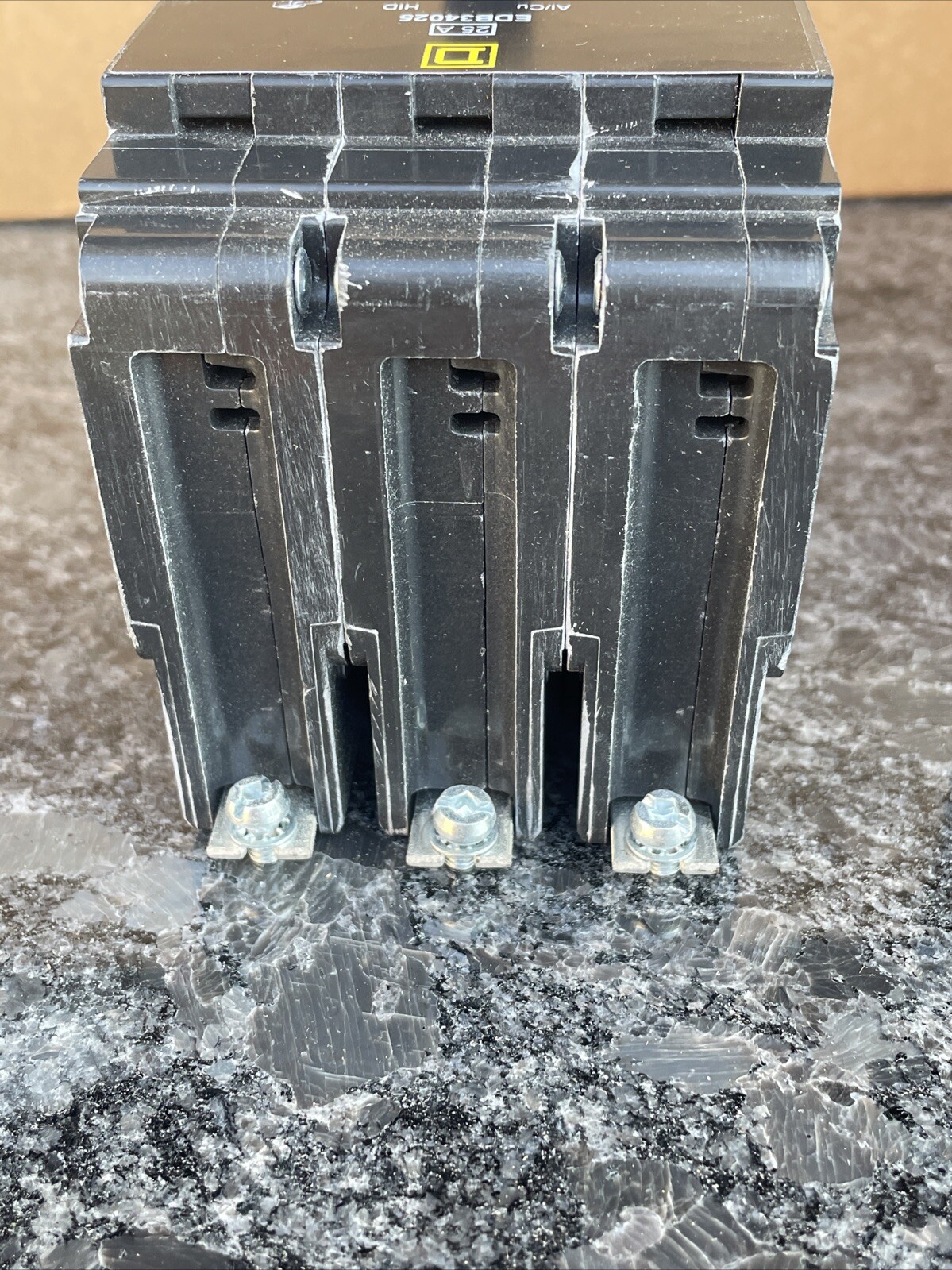 Square D EDB34025 Circuit Breaker