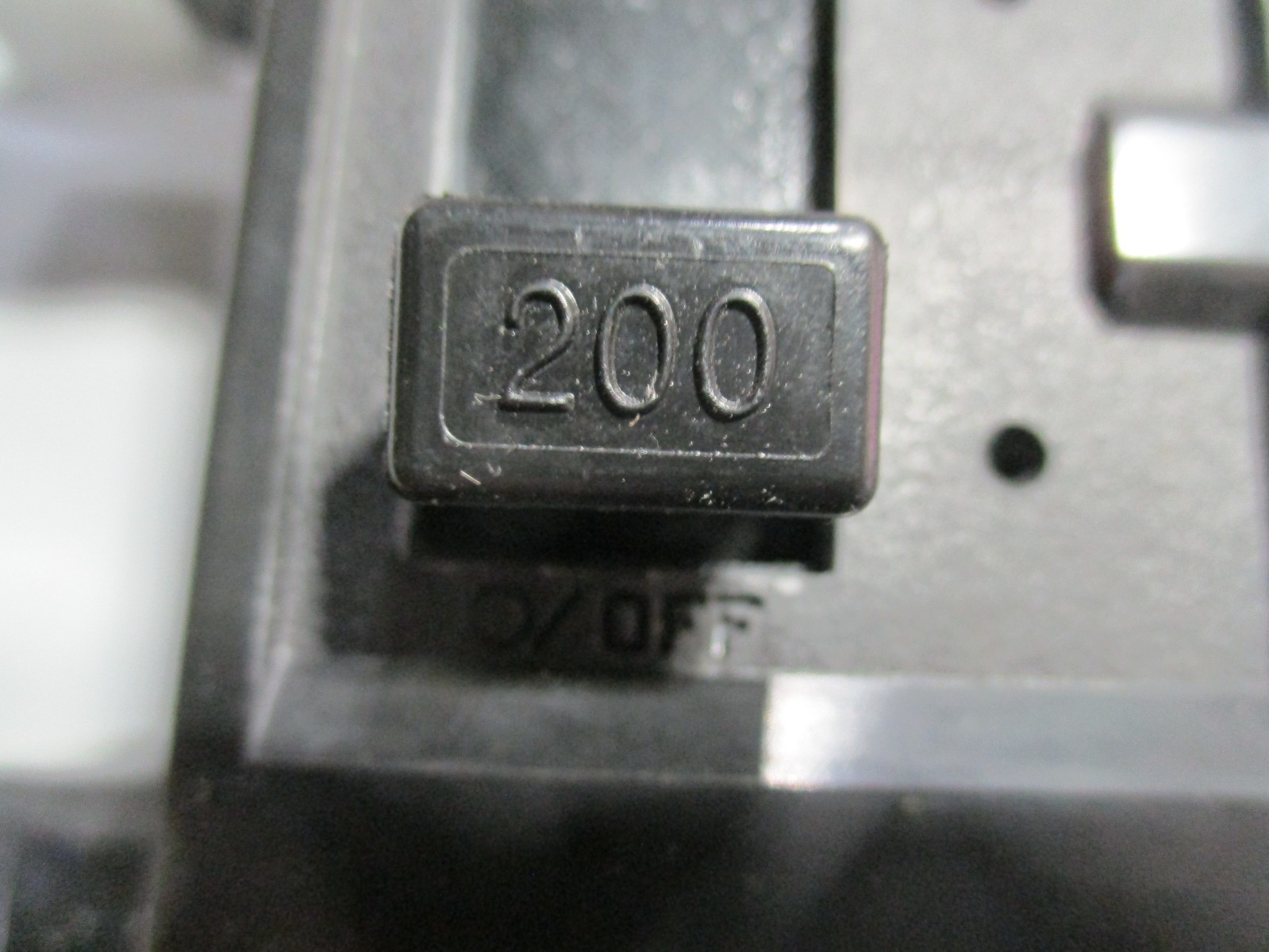 Square D 2 Pole 200 Amp Main Circuit Breaker 120/240 V 50/60 Hz QOM2200VH