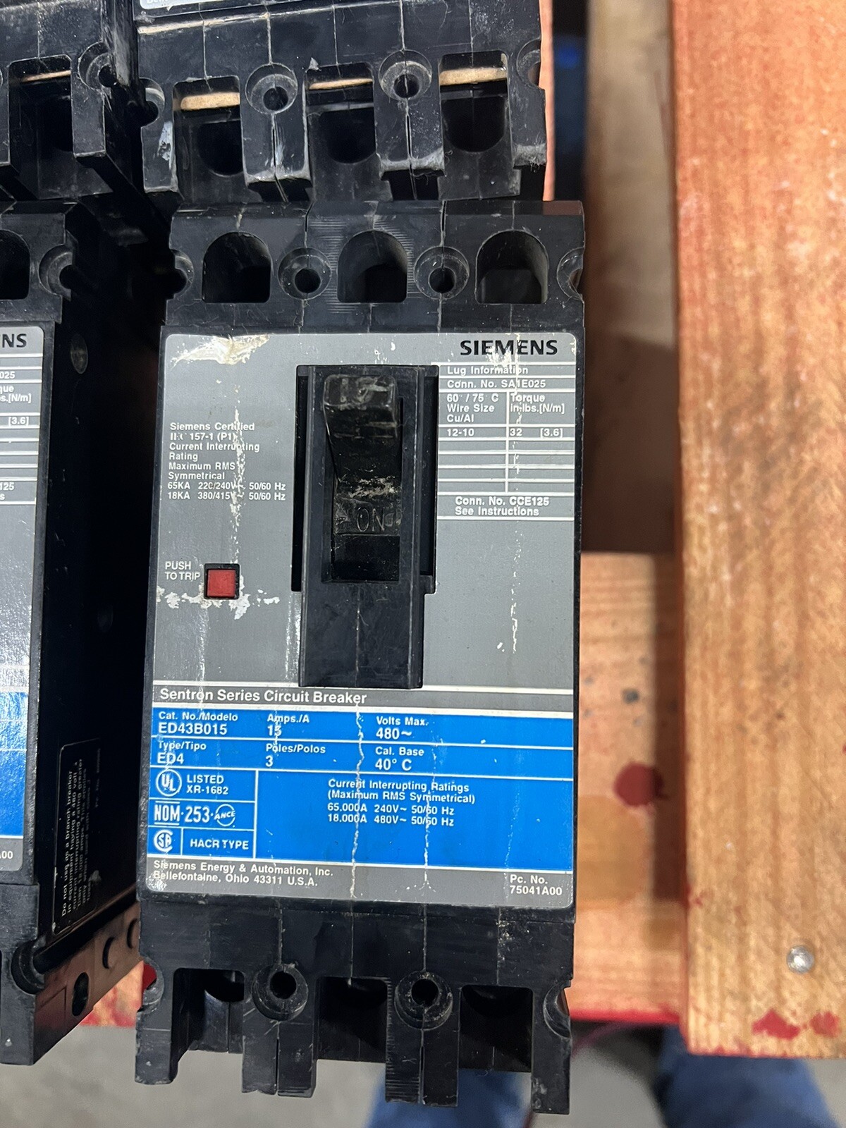 Siemens ED43B015 15 Amp 3 Pole 480 V Circuit Breaker Used 1 Breaker