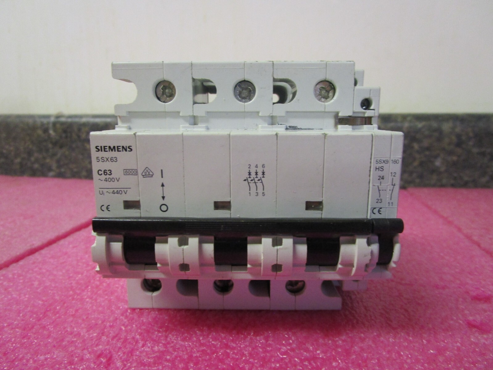 Siemens 5SX63 C63 Circuit Breaker, 400-440V 3-Pole