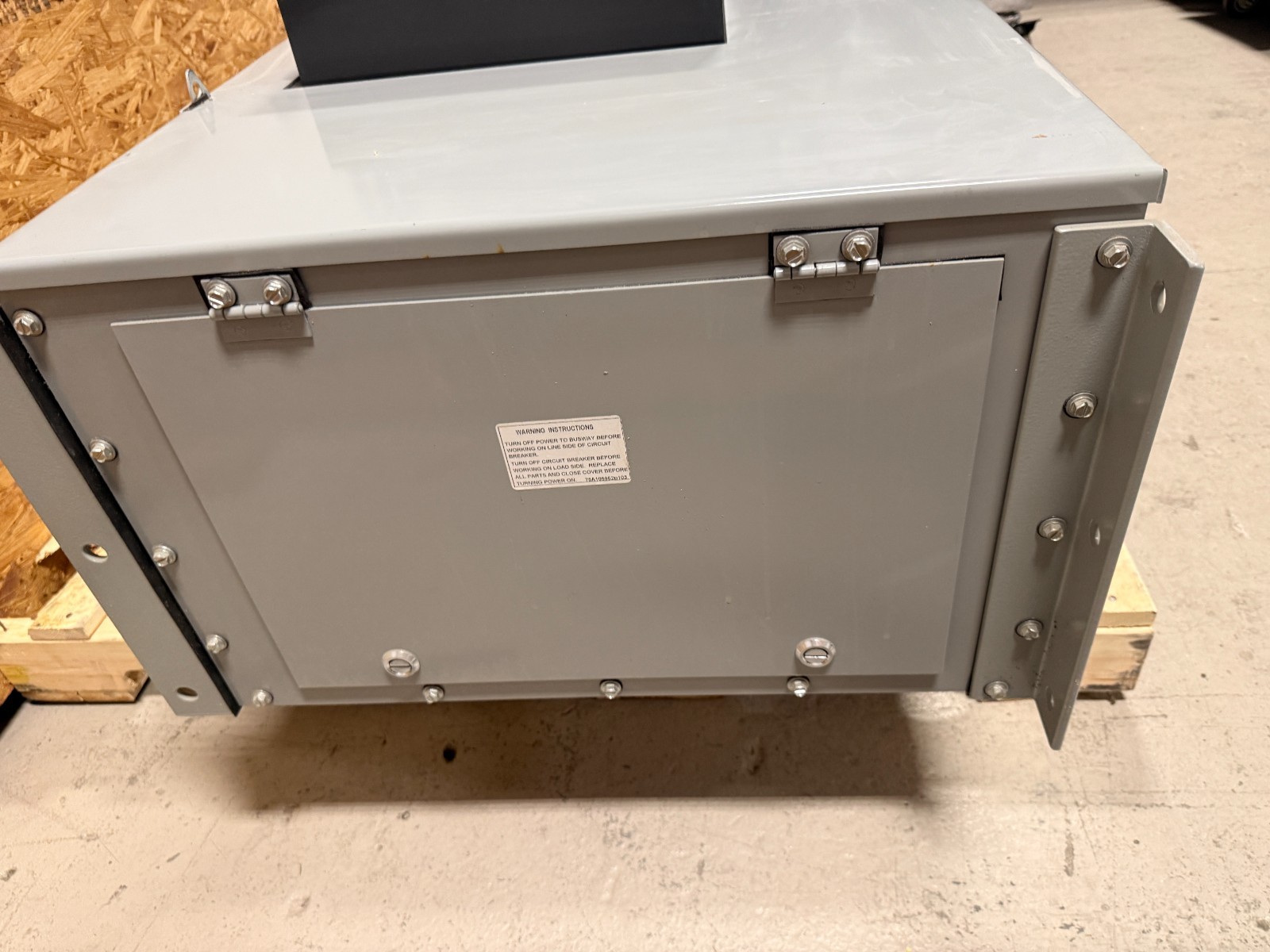 GE/ABB Spectra Busway Bolt-On Tap Bus Plug 1600A Power Break II 1200A Trip