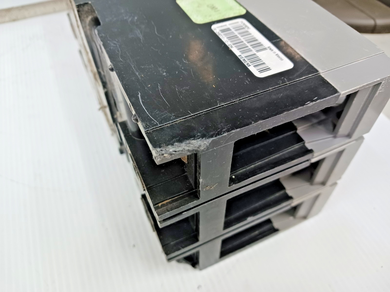 Siemens Sentron 250 Amp Circuit Breaker 3 Pole 600 VAC 35kA FXD63B250 *Flaw*