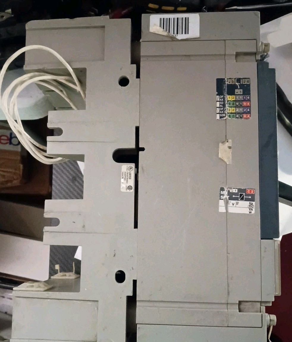 MERLIN GERIN NSJ600A 3 POLE 600 AMP 600V COMPACT MOLDED CASE BREAKER W/BASE