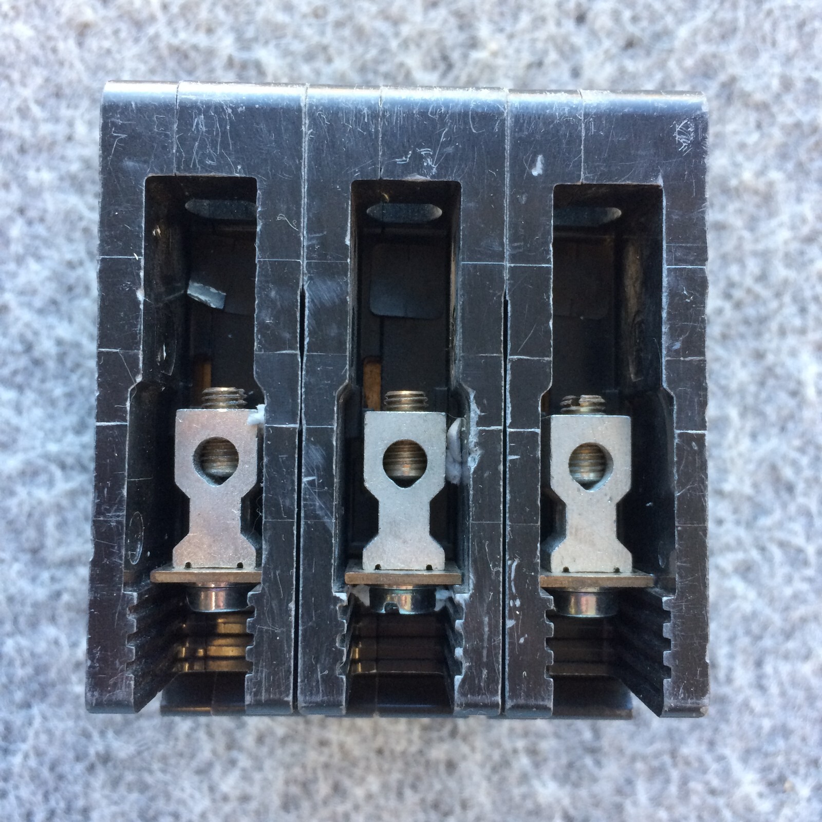 SQUARE D EDB34025 25 Amp 480 Volt Bolt On 3P Circuit Breaker (Fast Shipping)