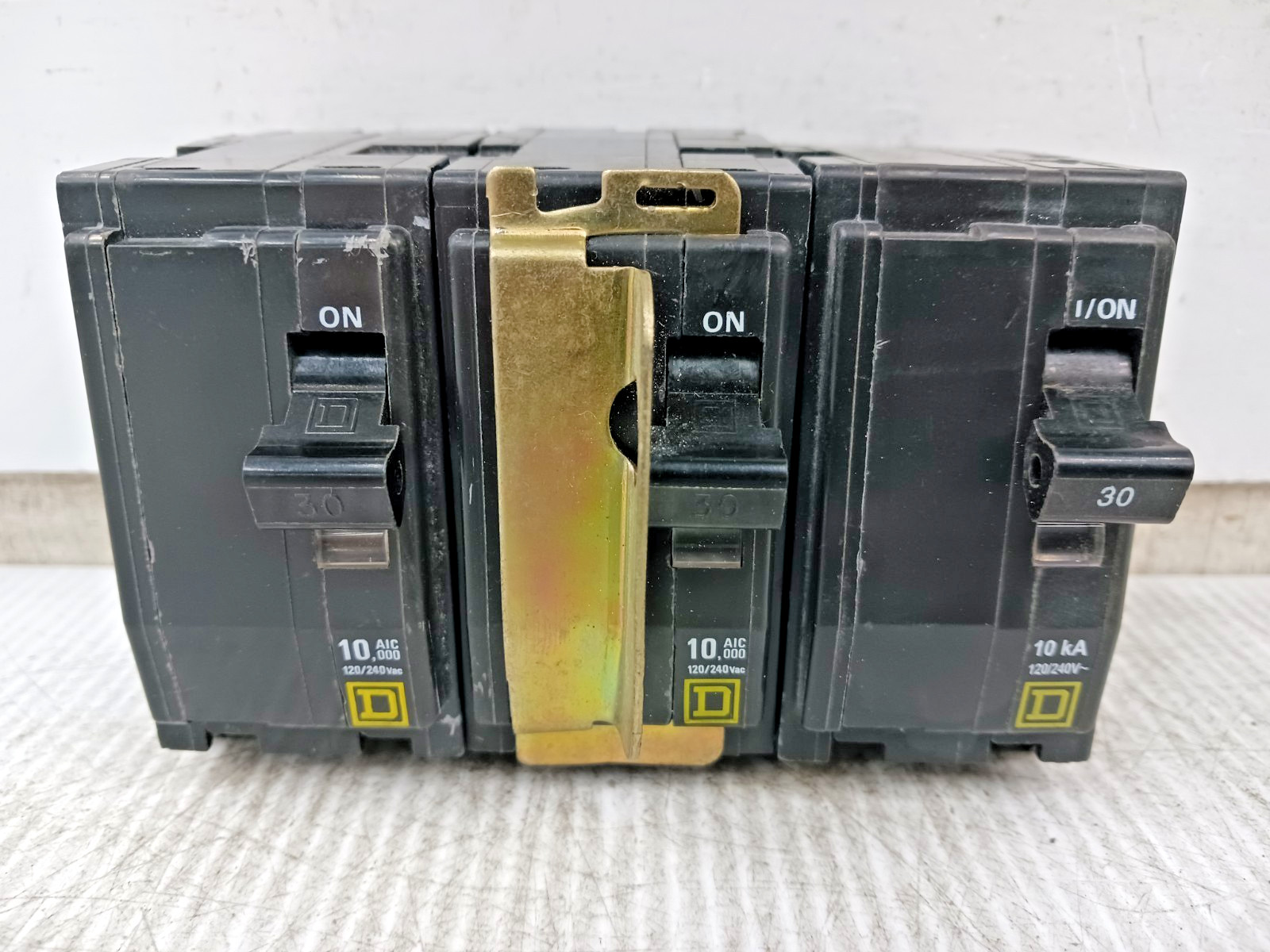 Lot Of 3) Square D 30 Amp Plug-In/On Circuit Breaker 2 Pole 120/240 VAC QO230