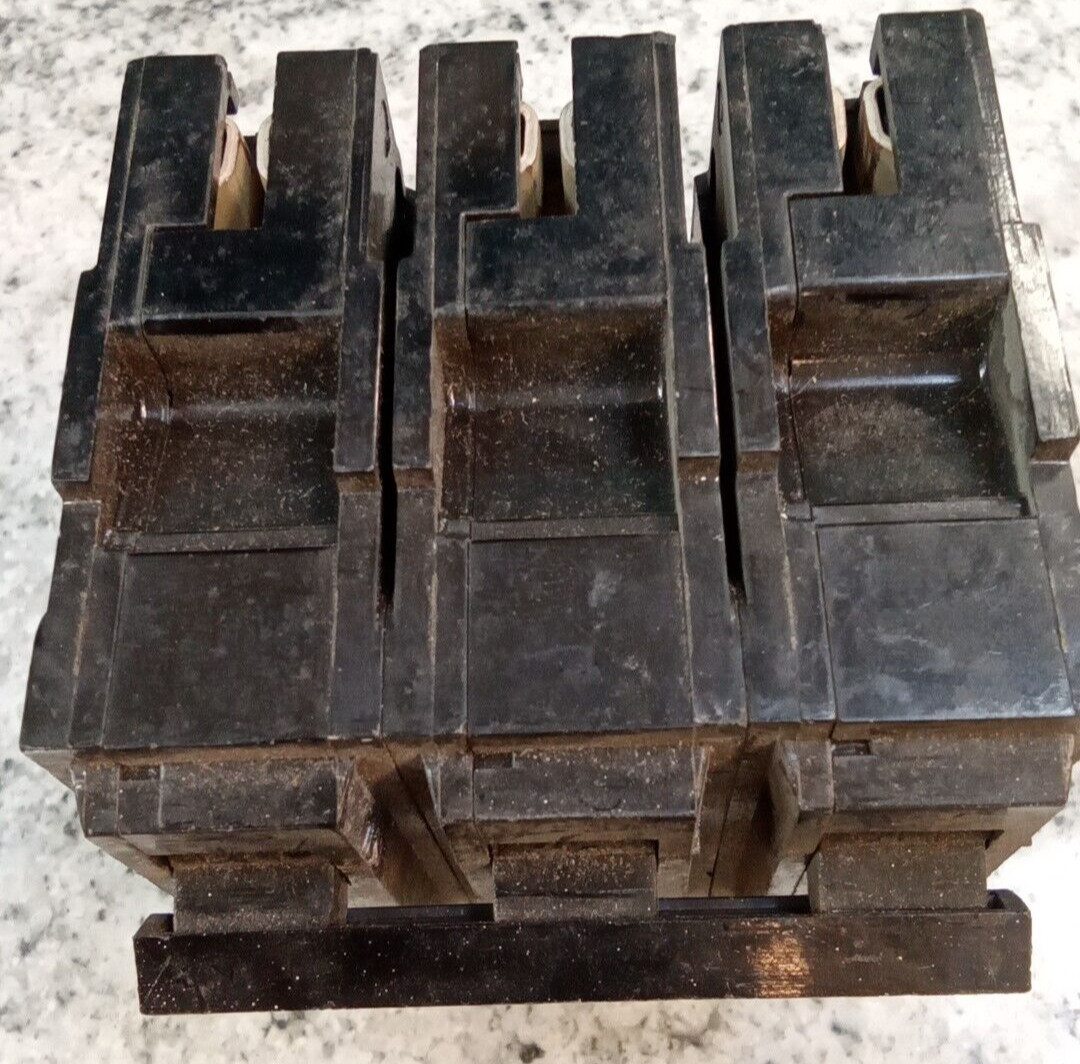 GE/ BREAKER/ TQL32030 /3 Pole /30A /240V/ GROVE/Plug In /TQL-AC/USE(L167