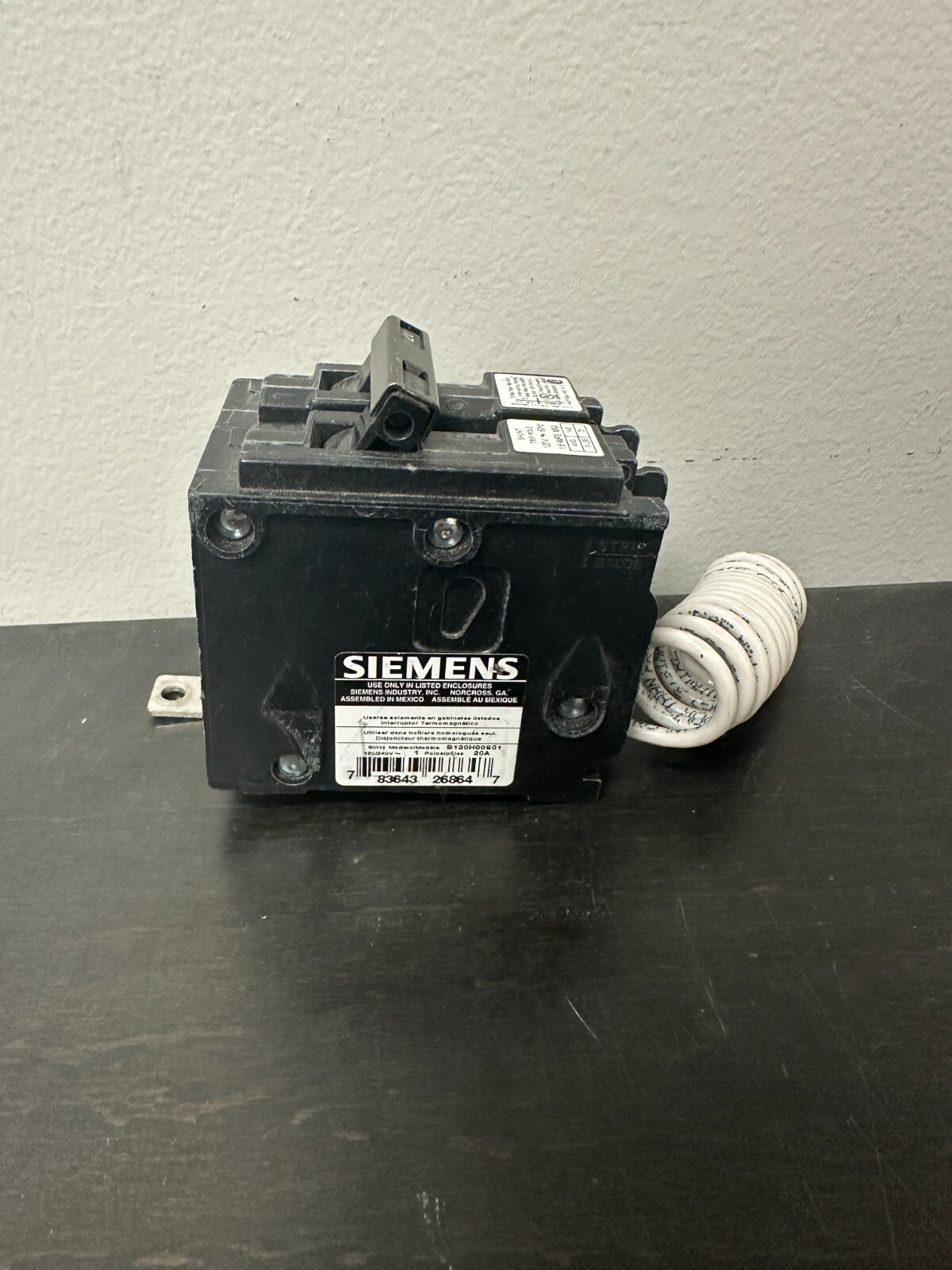 NEW NO BOX Siemens B120H00S01 Circuit Breaker 20 Amp, 1 POLE 120 W/SHUNT CIRCUIT