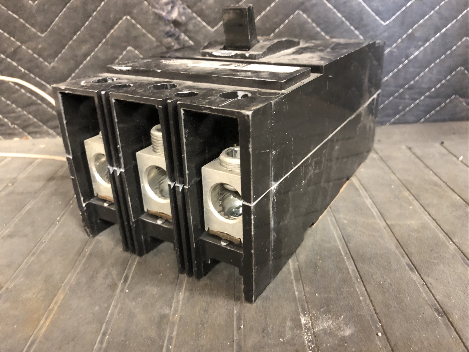 SQUARE D KAL KAL362001122 3 POLE 200 AMP 600V Undervoltage Trip BREAKER 208v