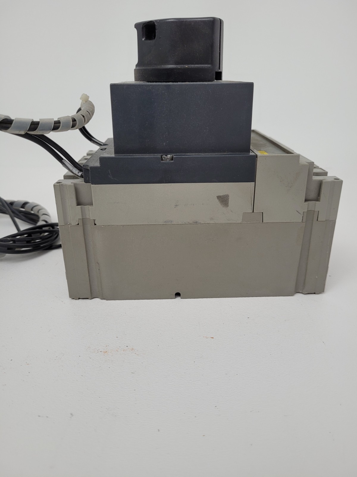 NS160N Merlin Gerin 160 Amp 690 Volt Circuit Breaker w/ Aux. – Next Day Option